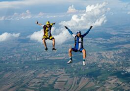 Abenteuerliche Sportarten für Adrenalin-Junkies Neue Herausforderungen für junge Männer
