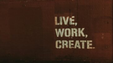 Hustle Hard, Play Hard Der Ausgleich zwischen Arbeit und Freizeit für Männer